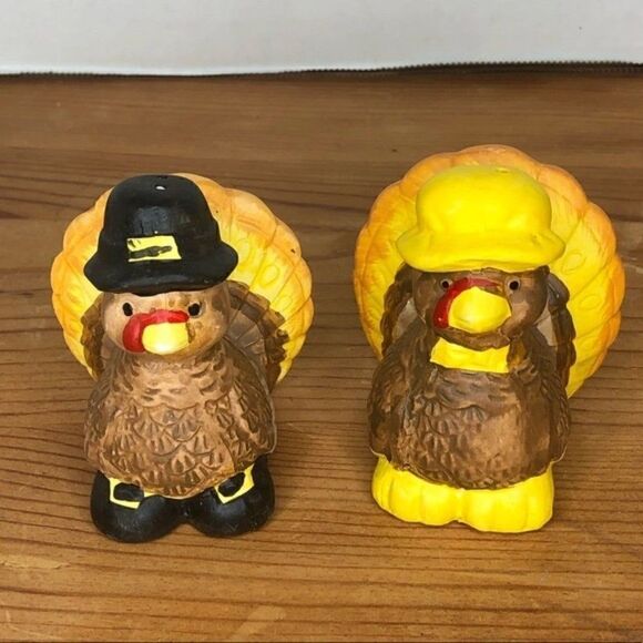 Thanksgiving salt and pepper shaker- home styles by Hermitage Pottery - Picture 2 of 9